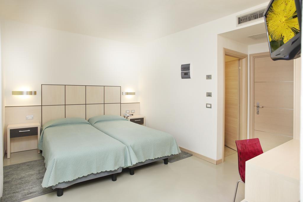 Hotel Miorelli Torbole Sul Garda Eksteriør bilde