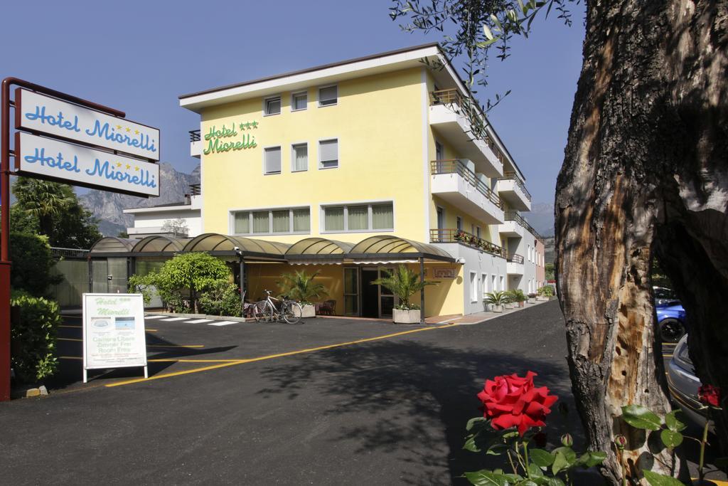 Hotel Miorelli Torbole Sul Garda Eksteriør bilde