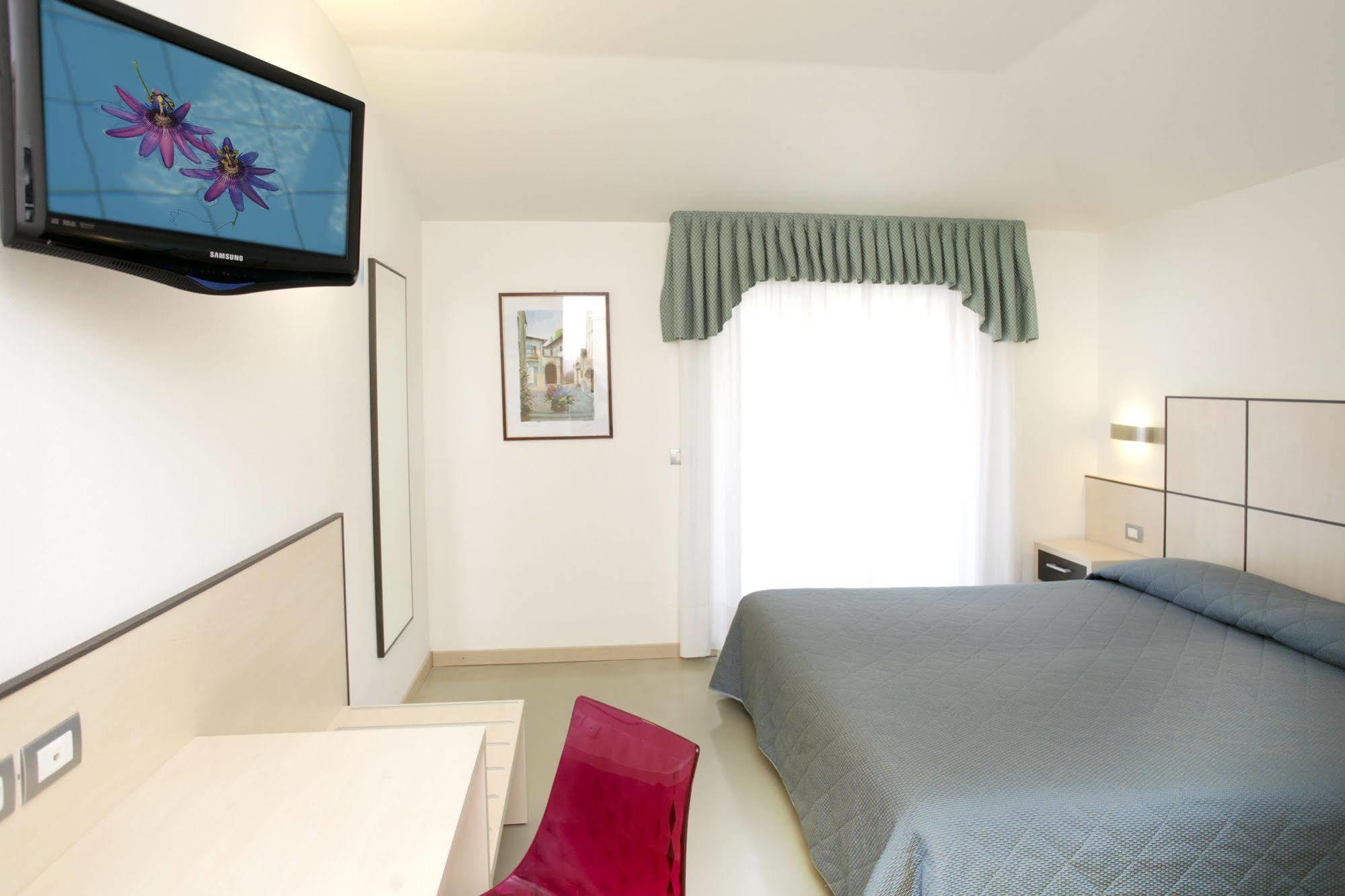 Hotel Miorelli Torbole Sul Garda Eksteriør bilde