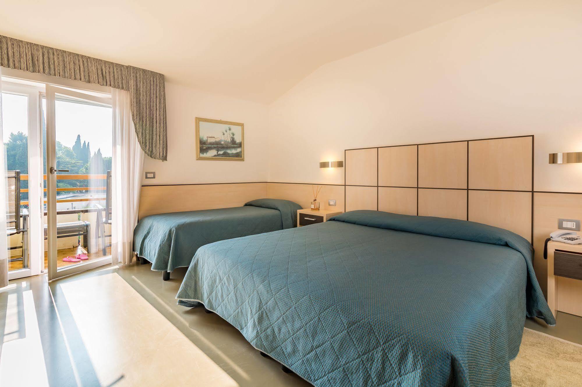 Hotel Miorelli Torbole Sul Garda Eksteriør bilde