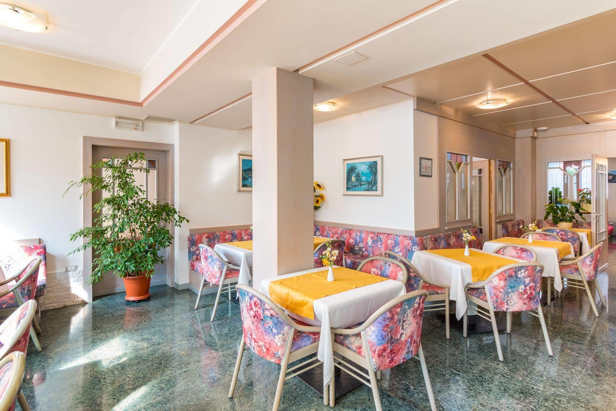 Hotel Miorelli Torbole Sul Garda Eksteriør bilde